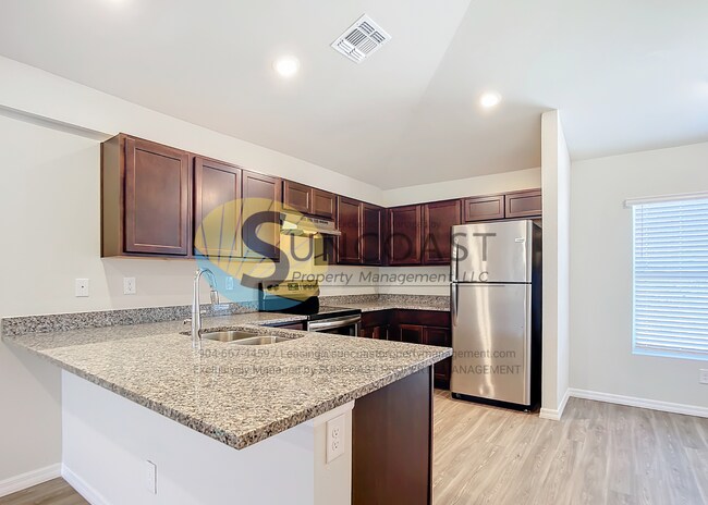 Building Photo - FIRST MONTH RENT IS FREE!
