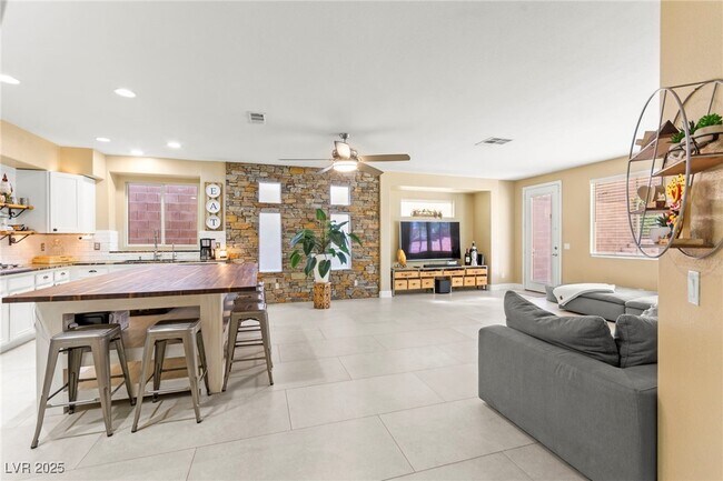 Foto del edificio - 11764 Golden Moments Ave