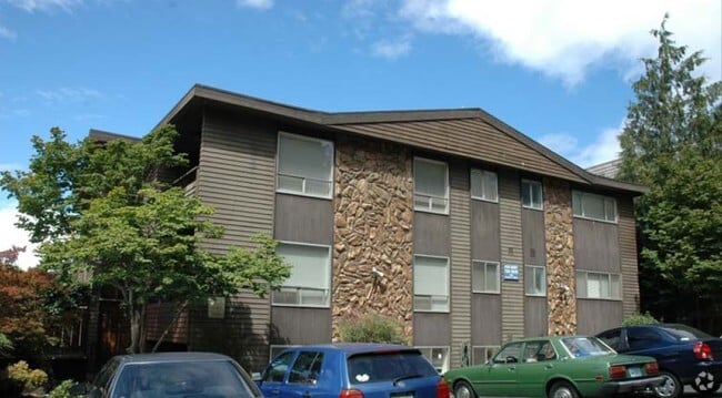 Building Photo - Queen Anne 9