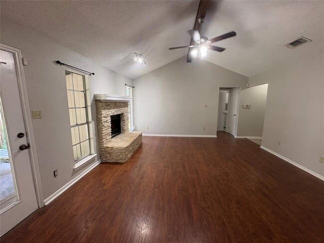 Building Photo - 2304 Silver Spur Dr