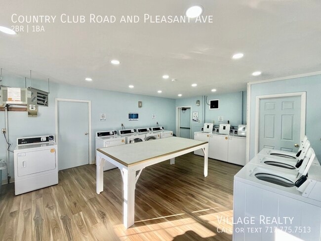 Foto del edificio - 605 Country Club Rd