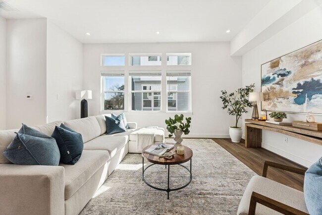 Foto del edificio - 2125 Hoskins Dr