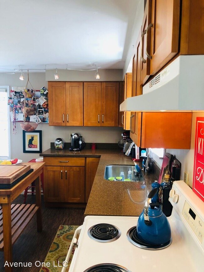 Foto del edificio - 2 br, 1 bath House - 6403 48th Ave SW