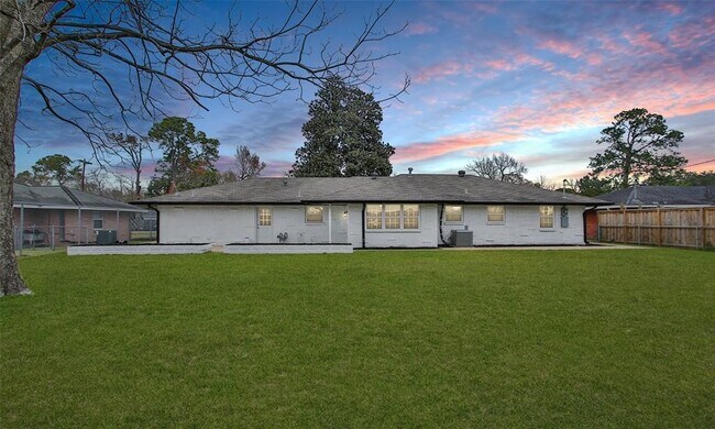 Foto del edificio - 8741 Blankenship Dr