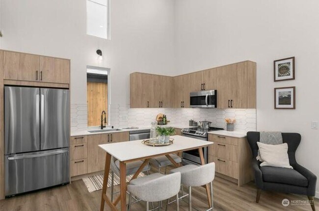 Foto del edificio - Welcome Home -Modern and Expansive Windows