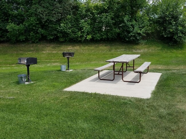 Foto del edificio - Remodeled 2 Bedroom