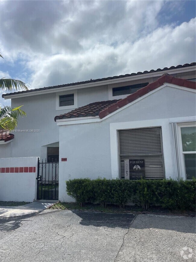 Building Photo - 2309 San Remo Cir