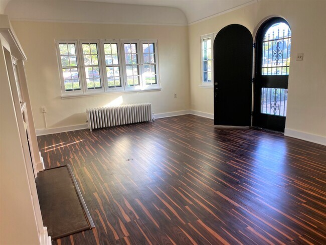 Living Room, Front Door - 1133 E Platte Ave