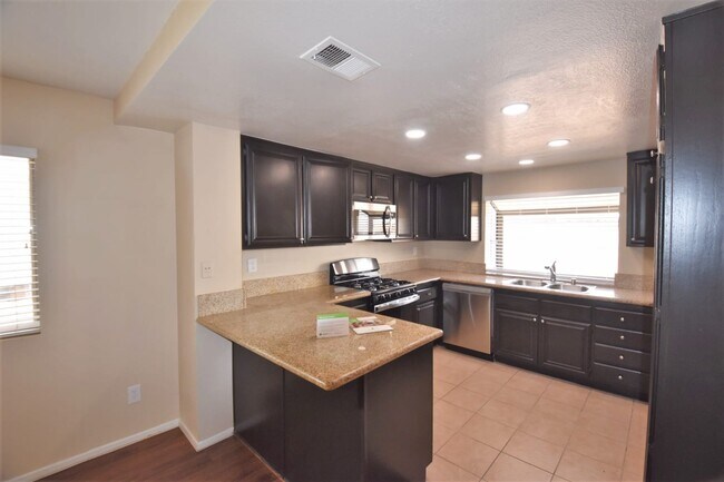 Foto del edificio - 7685 Sweetwater Ln