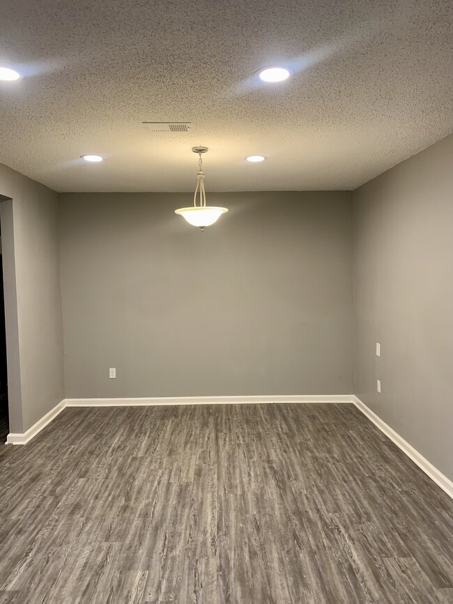 Dining room - 893 W Raines Rd