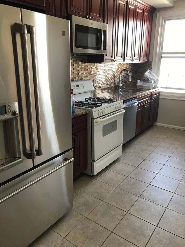 Primary Photo - 7864 83rd St