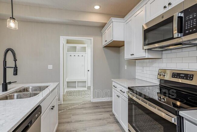 Building Photo - 27405 E Oak View Dr