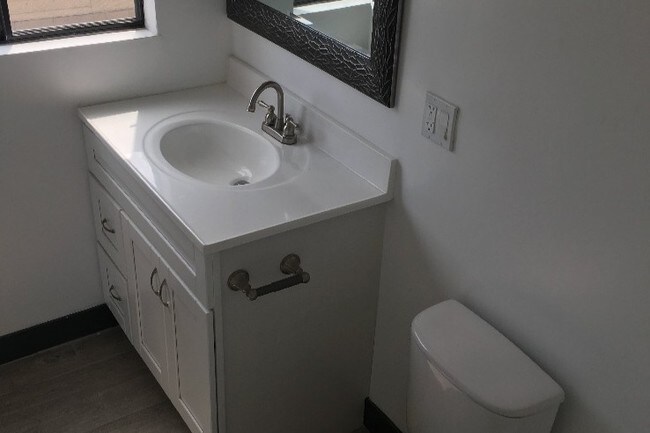 Foto del edificio - 6622 Kester Ave