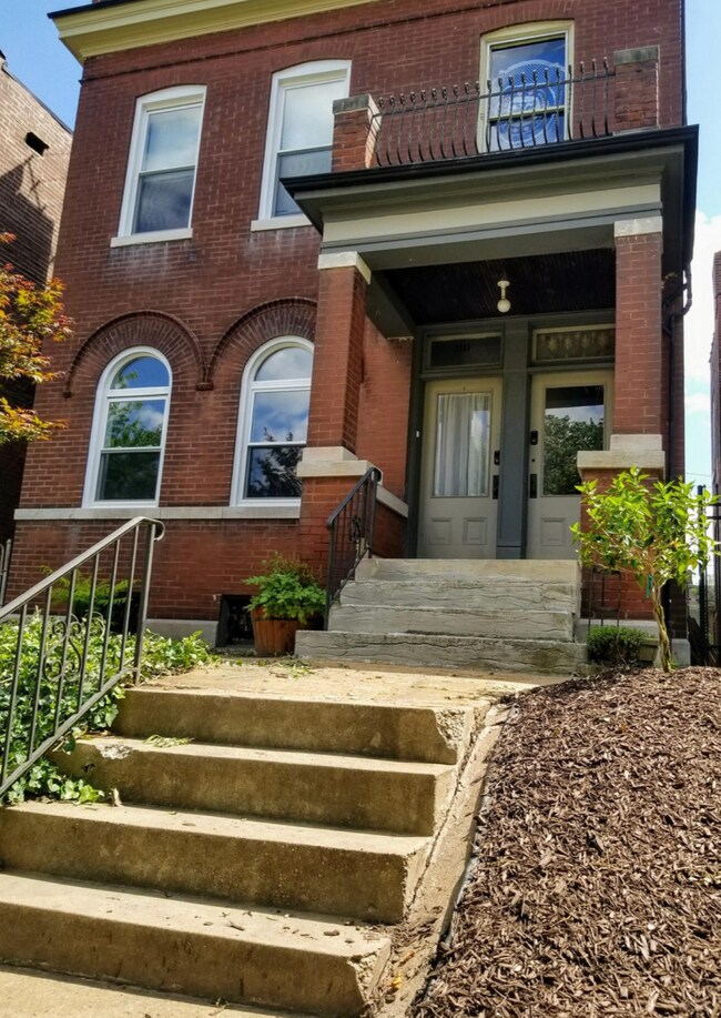 Frente desde la acera - 3506 McKean Ave