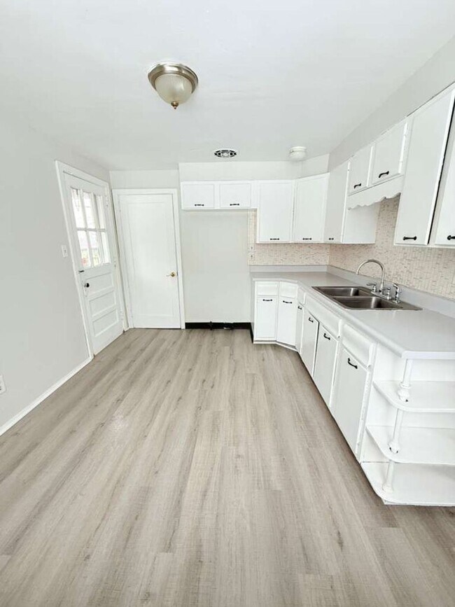 Foto del edificio - Nice 2BD/1.5BA Single Family Home in Penn Hills