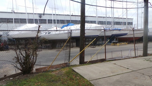 Foto del edificio - 590 Parkview Dr