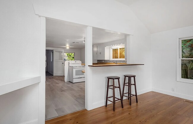 Building Photo - 10612 NW Skyline Blvd