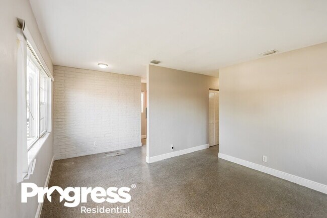 Building Photo - 2218 Farragut St