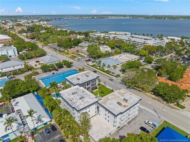 Building Photo - 630 SE Ocean Blvd