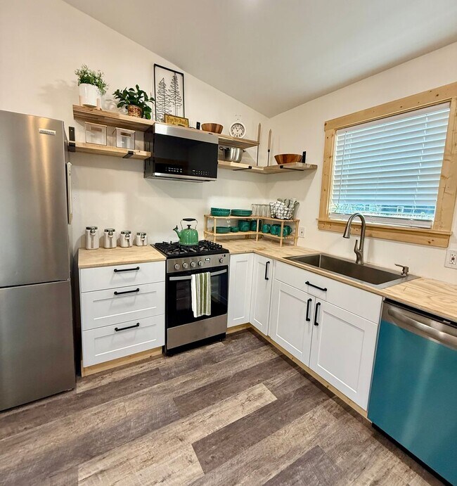 Foto del edificio - LIKE BRAND NEW SOLDOTNA HOME!