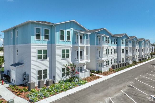 Building Photo - Bayou Court Apartments