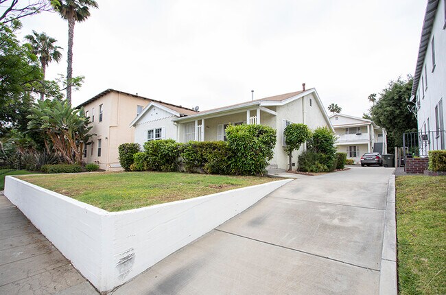 Building Photo - 217 S Olive Ave