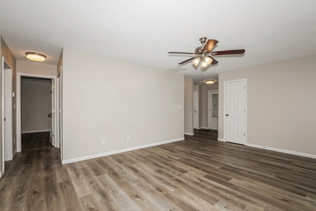 Building Photo - 1120 Central Park Blvd N