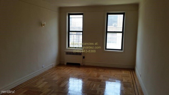 Foto del edificio - 1372 Nelson Ave