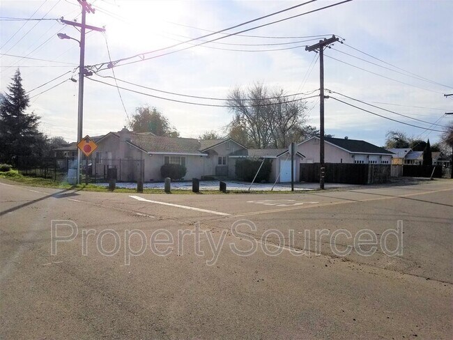 Building Photo - 524 E Krell Ln
