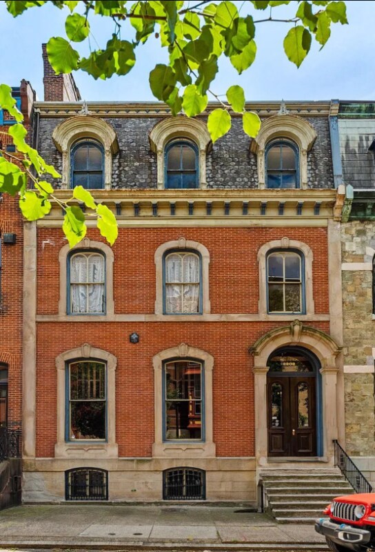 Primary Photo - 2202 St James Pl