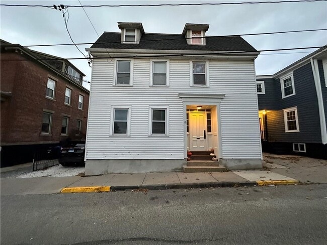 Building Photo - 18 Pope St