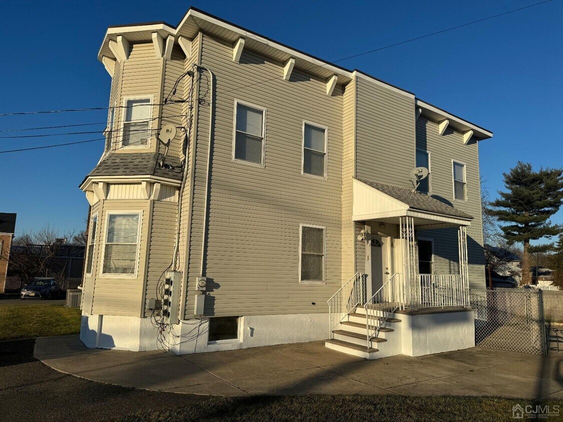 51 Washington Rd Unit 3, Sayreville, NJ 08872 Room for Rent in