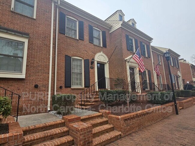 Building Photo - 520 N Poplar St