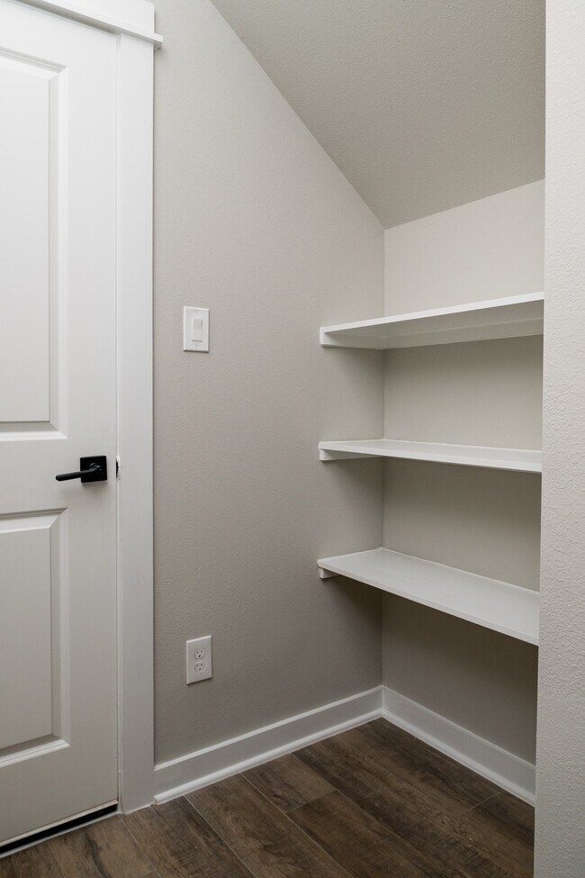 Foto del edificio - 417 Stonework Garden Ln