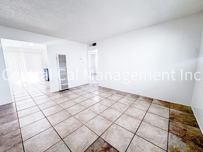 Building Photo - 611 Wilson Ave