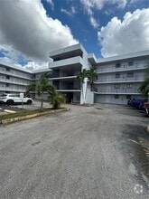 Building Photo - 5701 W 25th Ct