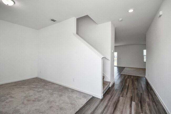 Building Photo - 4910 Highland Spgs Dr