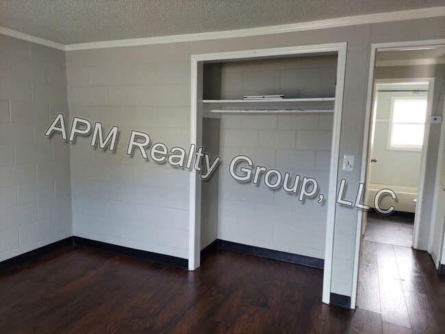 Foto del edificio - Two bedroom apt near Harden Street
