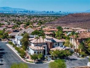 Building Photo - 779 Clove Ct