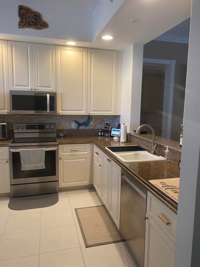 Building Photo - 18 Harbour Isle Dr W