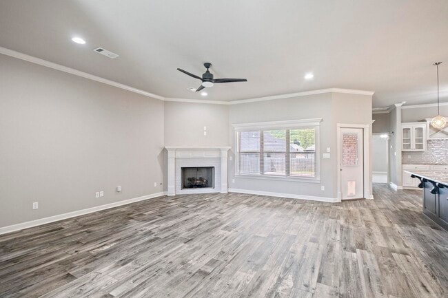 Building Photo - 9541 Oak Forest Ln