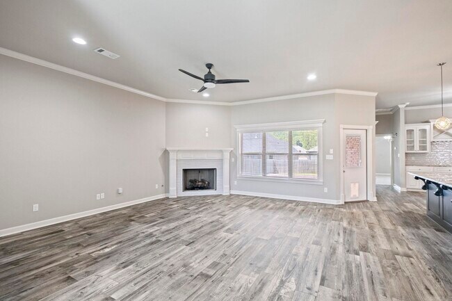 Foto del edificio - 9541 Oak Forest Ln