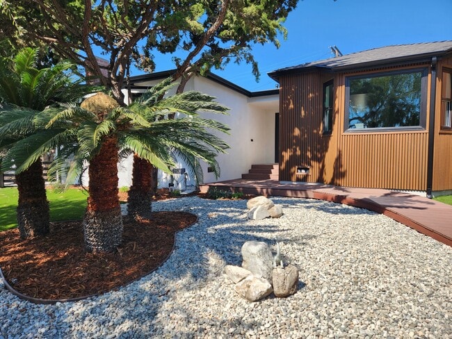 10811 Farragut Dr