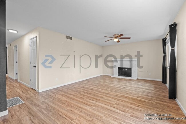 Foto del edificio - 1821 Debonaire Dr