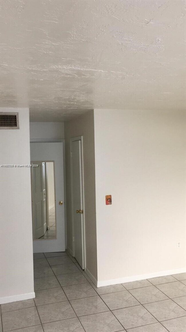 Building Photo - 9440 Fontainebleau Blvd