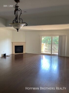 Foto del edificio - 11911 Mayfield Ave