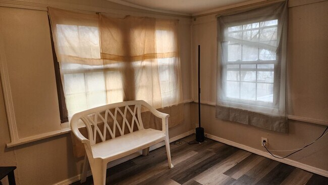 Foto del edificio - 7542 Meadow Ave