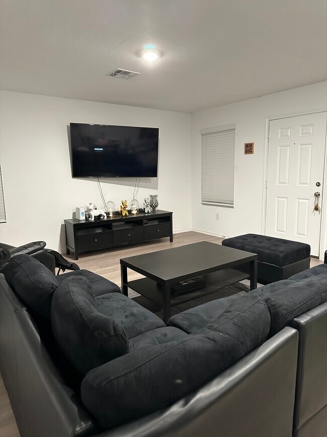 Foto del edificio - 1723 Medina Cir