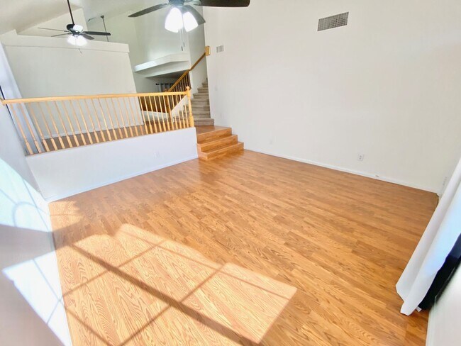 Building Photo - STUNNING 4 BEDROOM / 2.5 BATHROOM WITH A P...