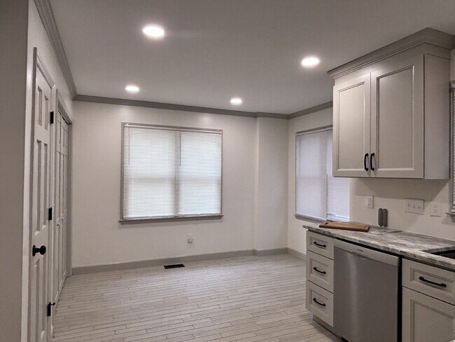 Building Photo - 2221 Pauls Penny Ln